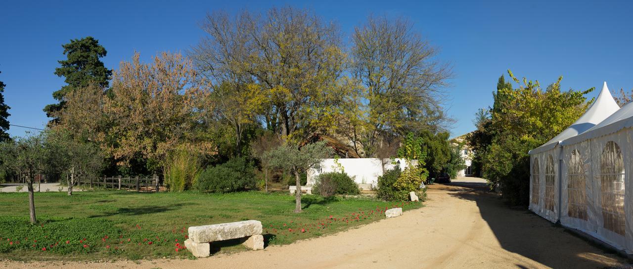 Отель Domaine Du Prieure D'Estagel Сен-Жиль-Круа-де-Ви Экстерьер фото